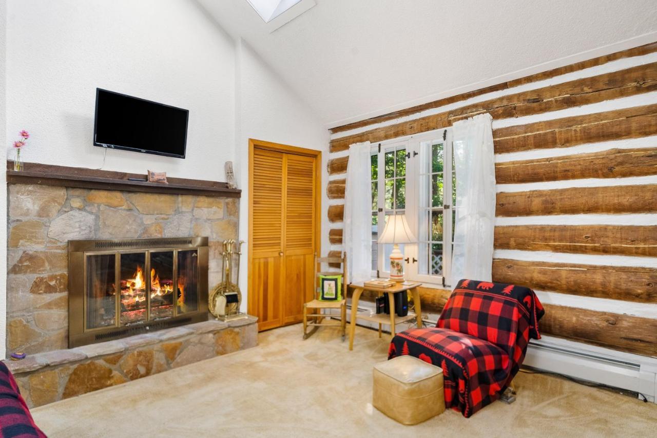 Cozy Condo By Tripp Lake Warrensburg Eksteriør billede